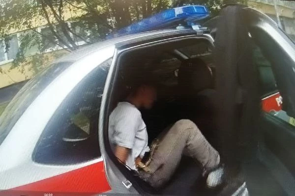 Росгвардия задержала вооруженную хулиганку в Кировском районе - tvspb.ru