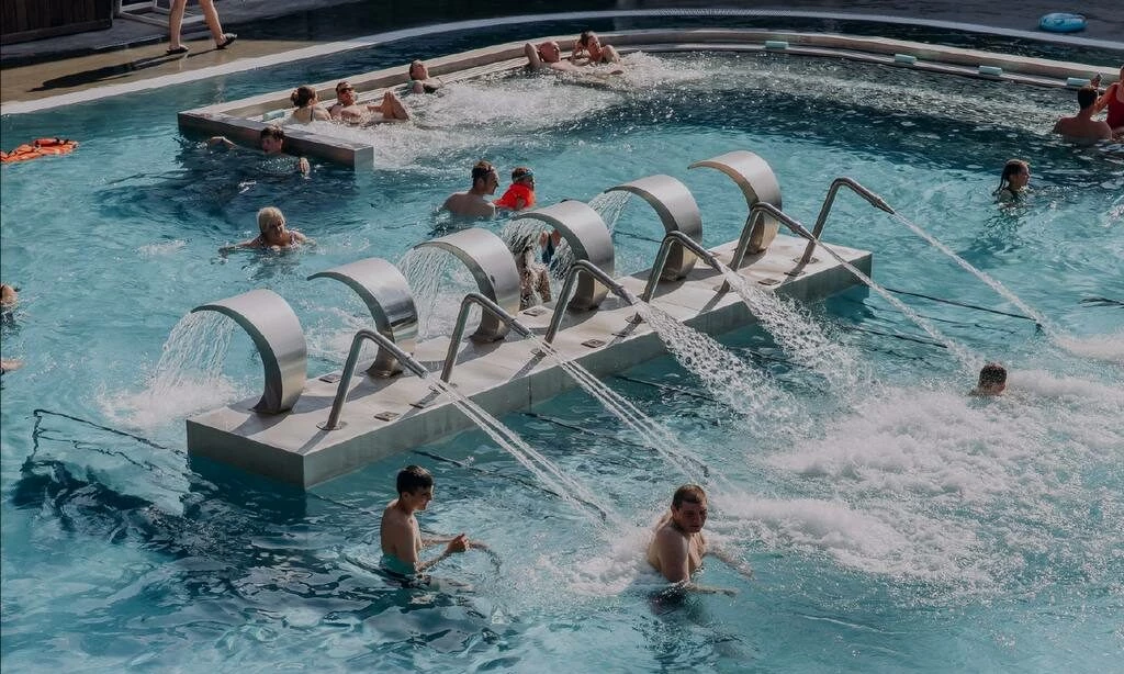 31 человек пострадал от отравления хлором в комплексе «Баден-Баден» - tvspb.ru