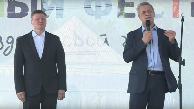 Гостей Большого семейного фестиваля приветствовали руководители администраций Красносельского и Петродворцового районов