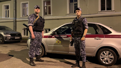 Росгвардейцы спасли детей при пожаре в Пушкине