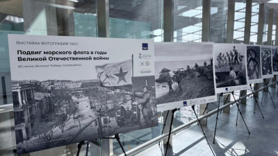 В аэропорту Пулково открылась фотовыставка к Дню ВМФ
