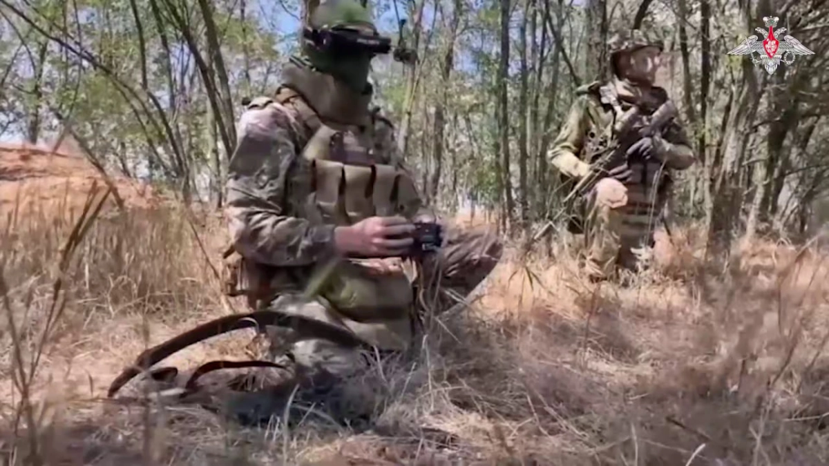 Операторы дронов группировки войск «Днепр» уничтожили вражеский блиндаж в Запорожской области - tvspb.ru