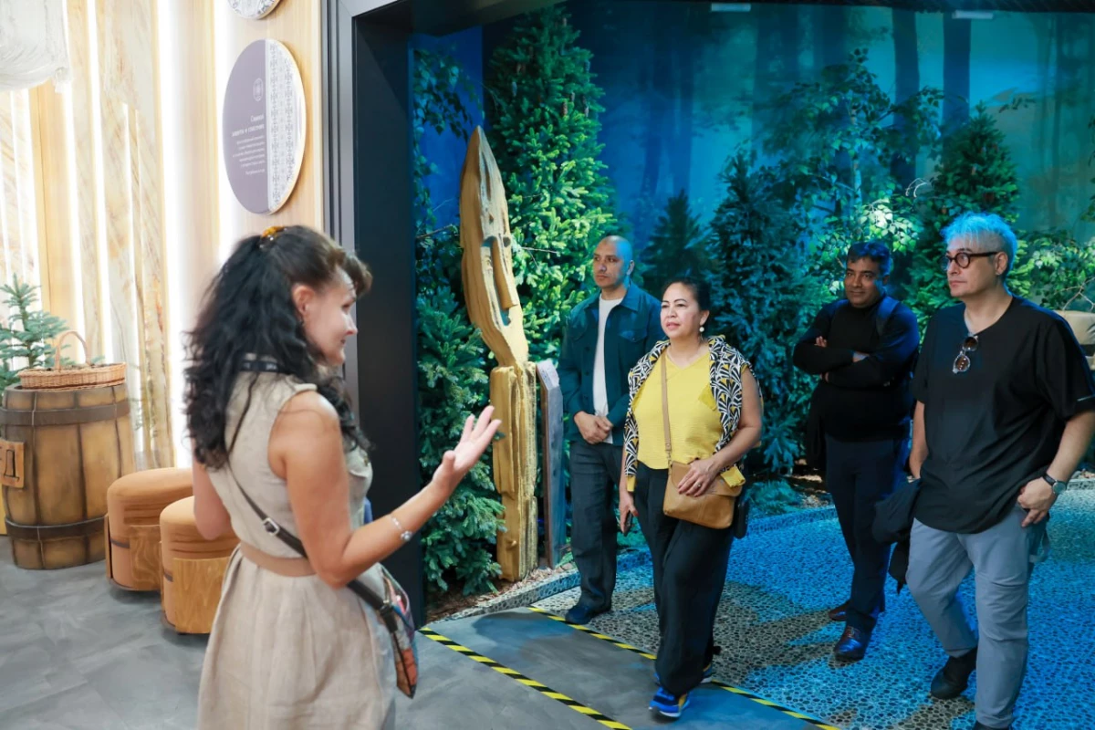 Выдающиеся зарубежные архитекторы посетили выставку «Путешествие по России» в Национальном центре «Россия» - tvspb.ru