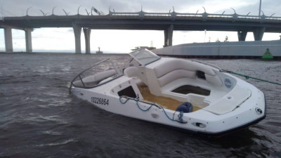 8 июля в Малой Невке перевернулся катер