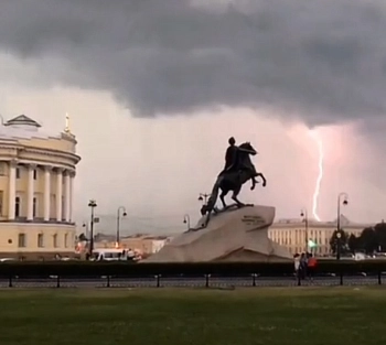 Готовьте зонты: 9 июня Петербург накроют ливни, грозы и град