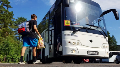 Петербургские автобусы отвезли в лагеря более 5 тысяч детей с начала лета