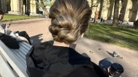 Трихолог рассказал, почему нельзя распылять духи на волосы