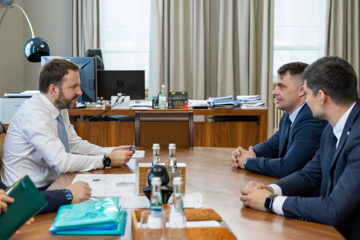 Максим Орешкин стал наставником участника второго потока программы «Время героев» Ильи Макарова - tvspb.ru