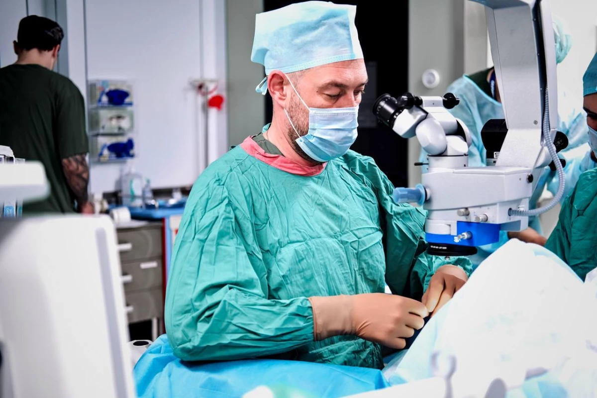 Врачи спасли зрение полуторагодовалому ребенку с врожденной патологией глаза - tvspb.ru