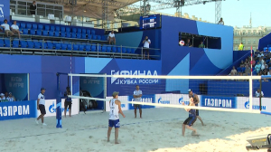 Все — на площадку: на Дворцовой площади проходит финал Кубка России по пляжному волейболу