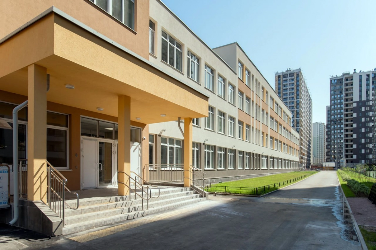 В Невском районе построили школу с двумя бассейнами на 1550 учеников - tvspb.ru