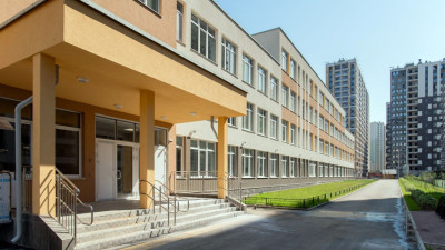 В Невском районе построили школу с двумя бассейнами на 1550 учеников