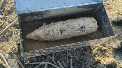 В Стрельне во время земляных работ нашли снаряд времён войны