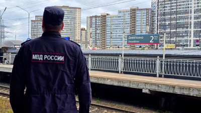 На станции Новая Охта с поезда сняли двух юных зацеперов