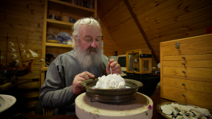 Невесомая роскошь: петербургский мастер Евгений Андреев приблизился к разгадке технологии знаменитого «букета Иванова» и создал собственные  фарфоровые шедевры