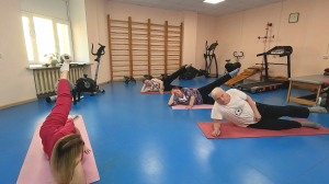 Зарядка для людей «серебряного» возраста. Упражнения на укрепление суставов и мышц ног