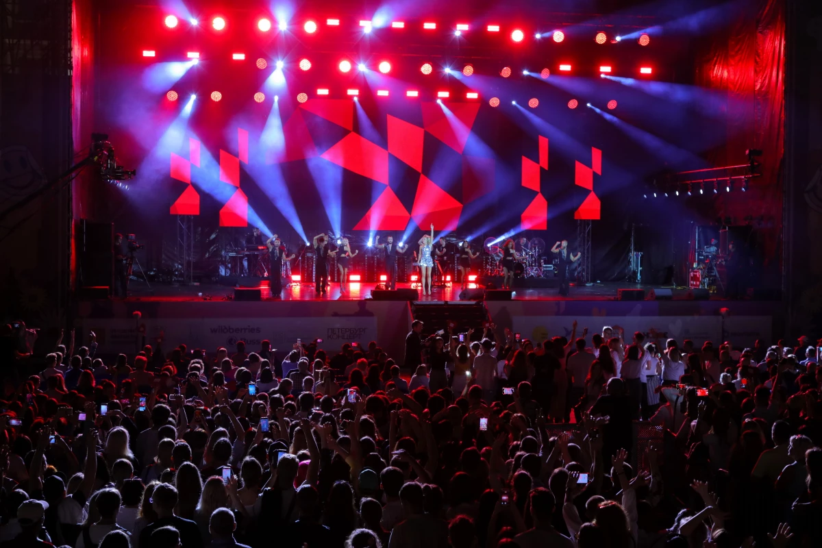 МакSим, Акула и другие исполнители в концертной программе проекта «Будь с городом!» - tvspb.ru