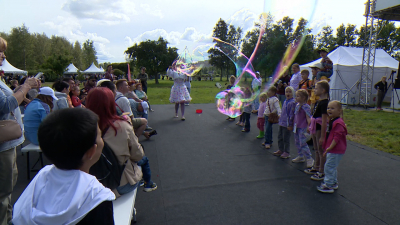Стартовал второй день Большого семейного фестиваля в Муринском парке