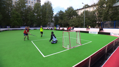 Как обновляются спортивные дворовые площадки в Калининском районе