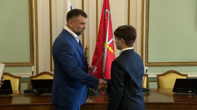 В Жилищном комитете Петербурга 16 семей получили документы на новые квартиры