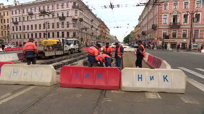 В Петербурге начался демонтаж трамвайных путей на Невском проспекте
