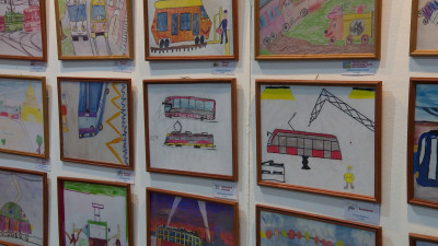 Петербургский общественный транспорт снова украсили детскими рисунками