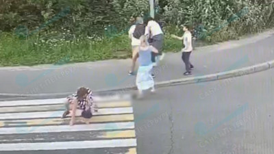 Незнакомец напал на мать с дочерью на Крестовском, но избежал наказания