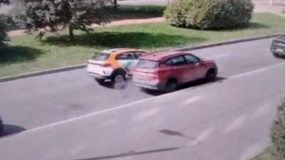 Пьяный водитель на каршеринге протаранил припаркованные машины на Новоизмайловском проспекте