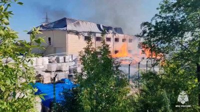 Пожар на складе в Челябинске локализовали