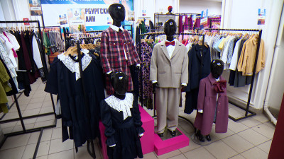 В преддверии 1 сентября: петербургские дизайнеры представили обновленные коллекции школьной формы