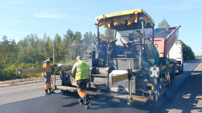 На дороге в Петербурге появился резиновый асфальт: что это такое и в чём его плюсы