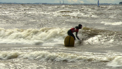 На пляже Ласковый прошли соревнования по серфингу