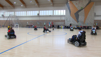 «Футбол любить — сильнее быть»: в Калининском районе прошел турнир по футболу на электроколясках