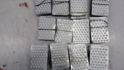 Таможня в Пулково не дала отправить посылку со стероидами в Майами: таблетки были спрятаны в кошачьем корме