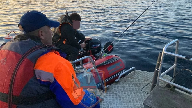 На Ладожском озере спасли пару на лодке, отправившуюся на рыбалку - tvspb.ru