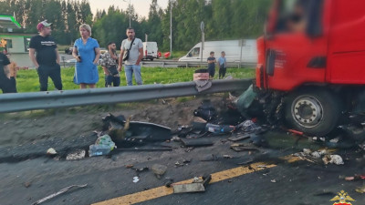 Подросток и двое взрослых находятся в тяжелом состоянии после аварии на трассе «Кола»