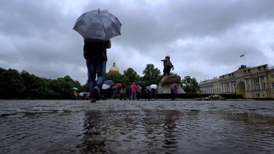 В Петербурге объявили «желтый» уровень погодной опасности: синоптики прогнозируют ливни, град и грозы