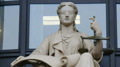 Суд в Петербурге запретил подросткам слушать пять песен «Ленинграда»