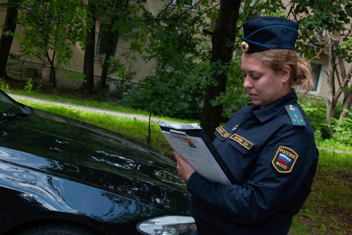 Решил проучить: неплательщик алиментов в Петербурге лишился машины после ссоры с бывшей женой - tvspb.ru