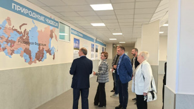 Единороссы проверили готовность второго корпуса школы № 161 Выборгского района к новому учебному году