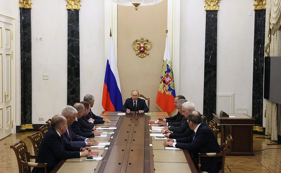 Владимир Путин провел совещание с членами Совбеза - tvspb.ru