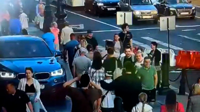 Туристку оштрафовали за езду по тротуару Невского проспекта