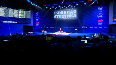 Петербург принимает чемпионат России по тяжелой атлетике: рекорды и победы на Крестовском острове