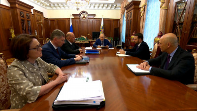 Владимир Путин: Российская экономика возвращается на траекторию сбалансированного роста