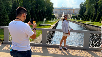 Петербург удерживает позицию лидера: за полгода принял 3,3 млн туристов