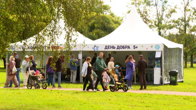 Виртуальные путешествия и красочные мастер-классы: в Муринском парке закончился первый день Большого семейного фестиваля
