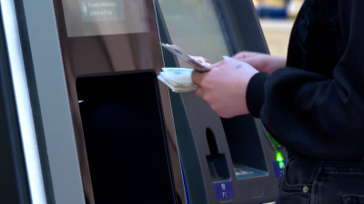 Девять «тревожных» сигналов: ЦБ определил признаки мошенничества при снятии наличных в банкоматах