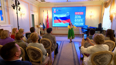 В Санкт-Петербургском Доме национальностей отметили День государственного флага