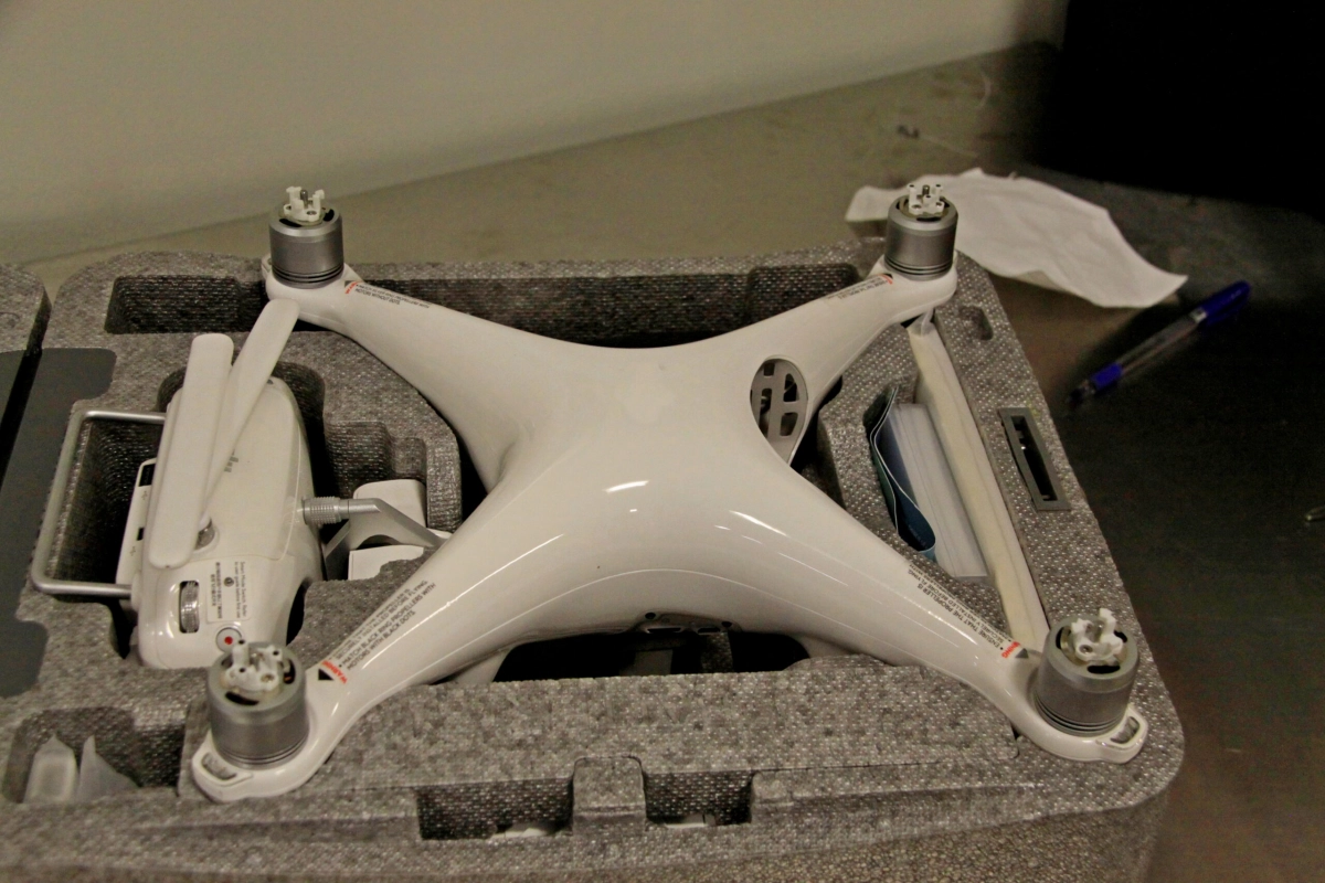 Пулковские таможенники передали военным изъятый у иностранца беспилотник - tvspb.ru