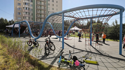 Александр Беглов: По программе «Петербургские дворы» в Осиновой Роще открылась новая детская площадка